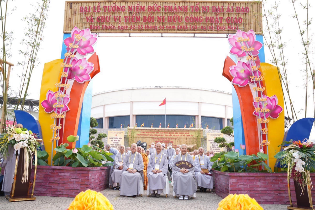 Khai mạc triển lãm văn hóa nghệ thuật Phật giáo chào mừng Đại lễ tưởng niệm Đức thánh Tổ Ni Đại Ái Đạo