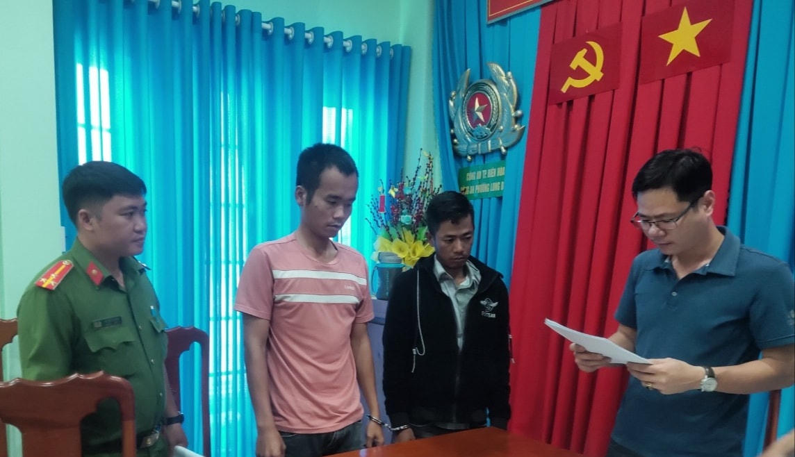 Cơ quan điều tra tiến hành bắt giữ Đặng Văn Thực và Đặng Thanh Tùng để điều tra, làm rõ về hành vi lừa đảo chiếm đoạt tài sản.