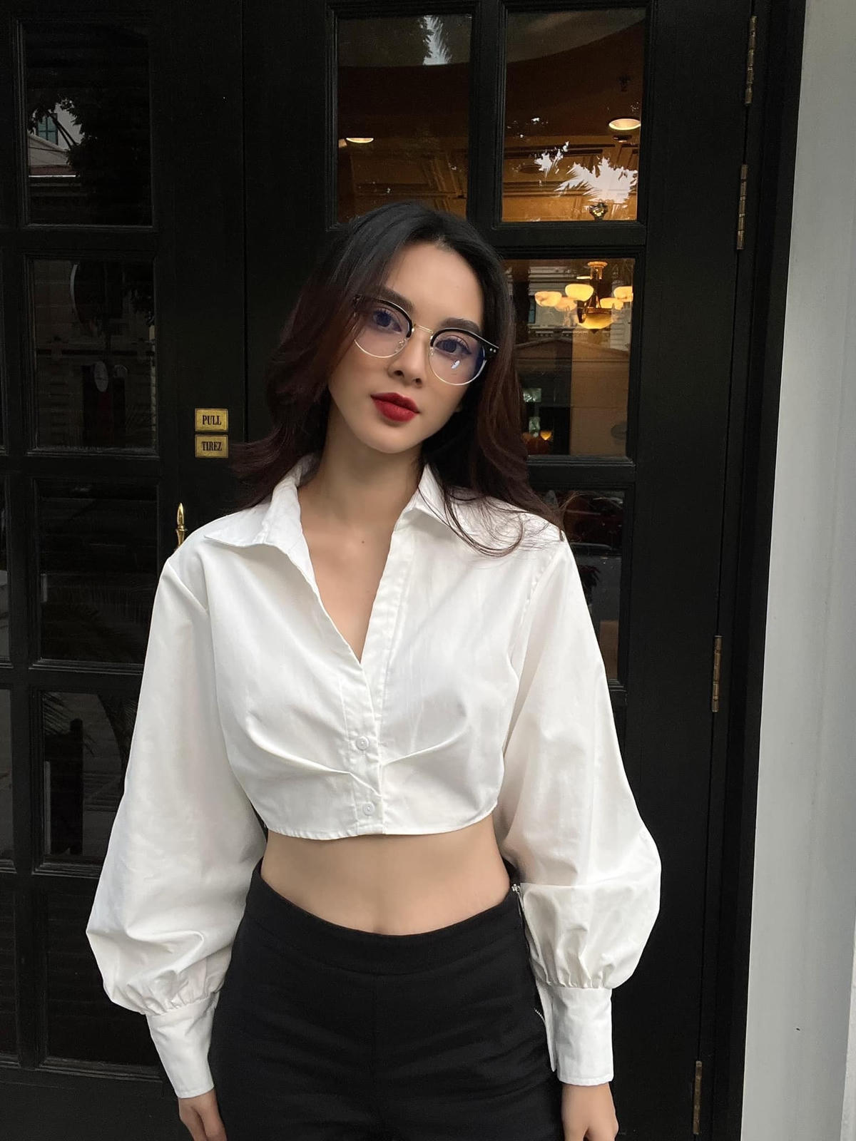 Trong “Lối nhỏ vào đời”, bộ phim phát sóng giờ vàng trên VTV1, Quỳnh Lương đảm nhận vai Hoài - một cô gái xinh đẹp cá tính. Cô sẵn sàng đứng ra bảo vệ nhân vật chính Dũng (Hoàng Long) trong quán game, chống lại đám thanh niên ngổ ngáo hư hỏng.