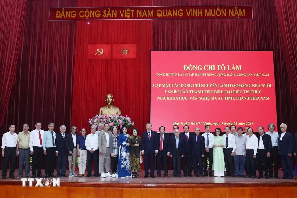 Tổng Bí thư Tô Lâm và các đại biểu chụp ảnh chung. (Ảnh: Thống Nhất/TTXVN)