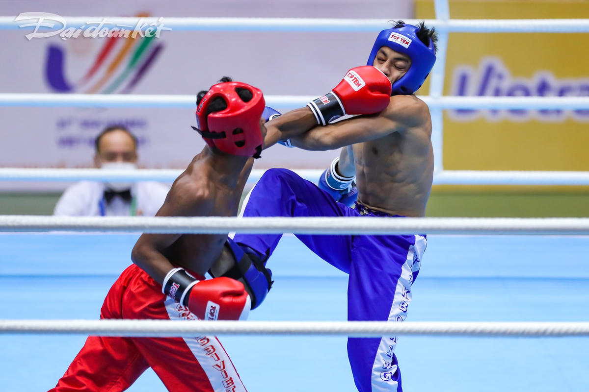 Kham Khlaneang (đội Campuchia, đỏ) thua Masdor Mohammad_Rifdean (Malaysia, xanh) ở nội dung Full Contact hạng cân dưới 51 kg với tỷ số 0-3.