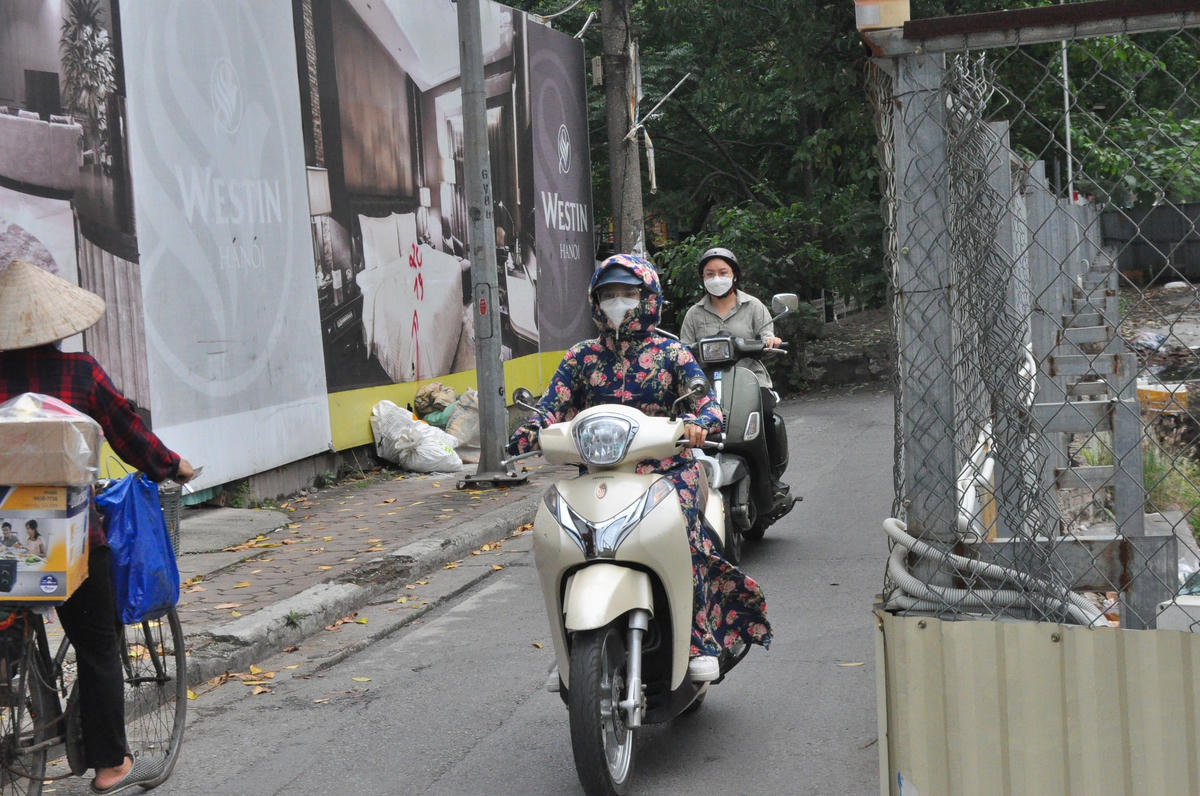 Công trình đang thi công dở tạo thành nút thắt cổ chai đã nhiều năm gây ảnh hưởng rất lớn đến giao thông.