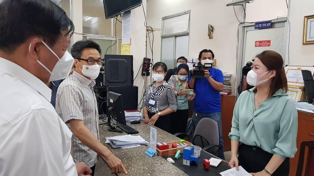 Phó Thủ tướng kiểm tra công tác phòng chống sốt xuất huyết tại Quân 8.