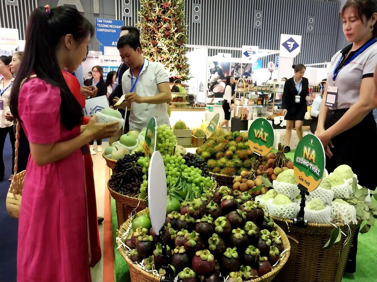 Nông sản ngày càng thêm các hình thức mua bán phong phú.