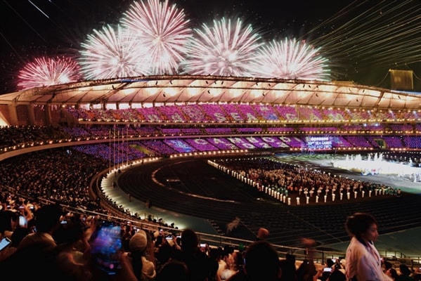 Màn bắn pháo hoa rực rỡ đã thay lời chia tay của nước chủ nhà, hẹn gặp lại tại SEA Games 32 Thailan. Ảnh: Nam Trần/Trang điện tử TCTDTT.