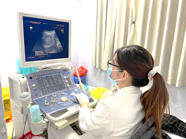 Thăm khám sản phụ tại khoa sản bệnh viện đa khoa Đồng Nai. Ảnh: BV đa khoa Đồng Nai.
