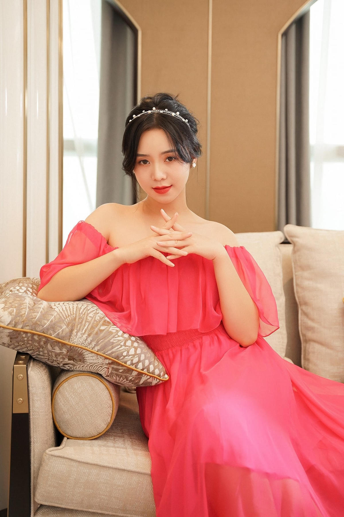 Quỳnh Kool được biết đến là diễn viên trẻ sáng giá trên màn ảnh VTV. Tên tuổi của cô gắn liền với các vai diễn như: “Đừng bắt em phải quên”, “Nàng dâu order”, “Nhà trọ Balanha”, “Hướng dương ngược nắng”, “Hãy nói lời yêu”… 