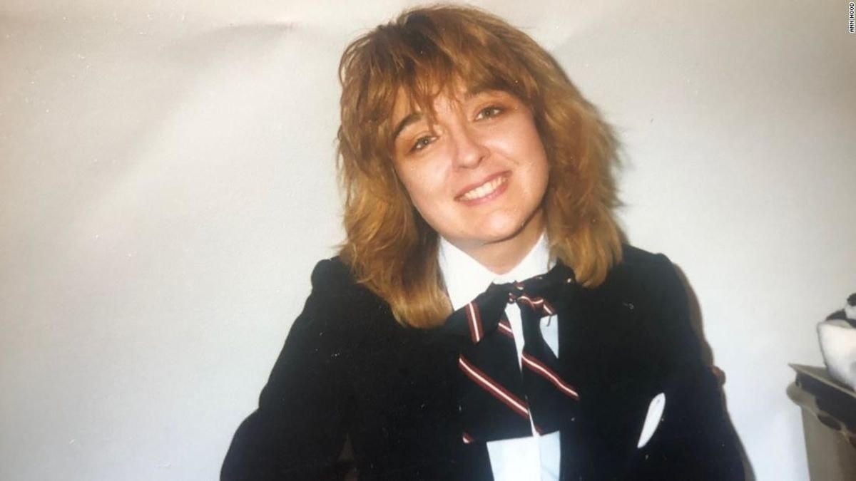 Ann Hood, một tiểu thuyết gia người Mỹ và là tác giả bán chạy nhất của New York Times. Ảnh: CNN.