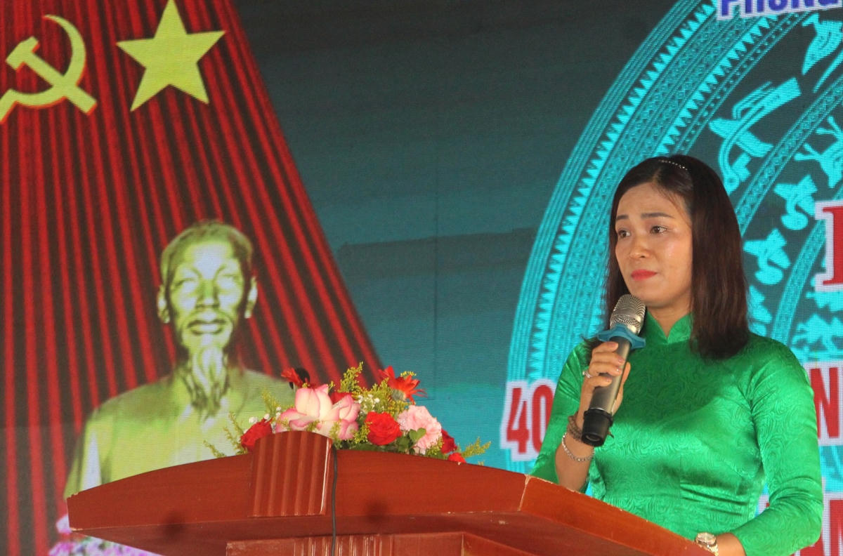 Bà Huỳnh Thị Ánh Nguyệt đọc diễn văn tại Lễ kỷ niệm.