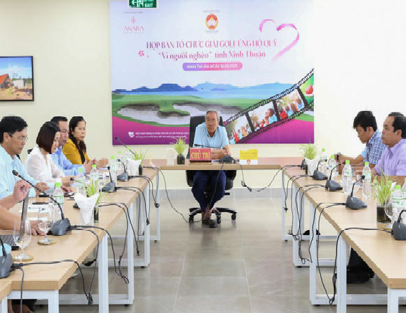 Ban tổ chức giải golf ủng hộ Quỹ “Vì người nghèo” thảo luận, thống nhất việc triển khai nhiệm vụ được phân công.