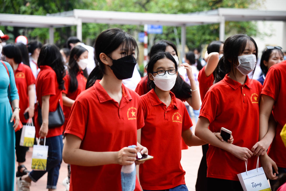 Năm nay, ngày sinh nhật Bác (19-5) có rất nhiều bạn học sinh, sinh viên dành thời gian để có thể đến chúc mừng sinh nhật Bác.
