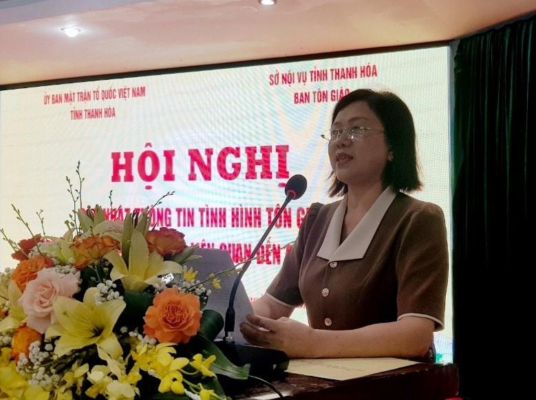 Phó Chủ tịch UBMTTQ tỉnh Thanh Hóa Lê Thị Huyền phát biểu khai mạc hội nghị.