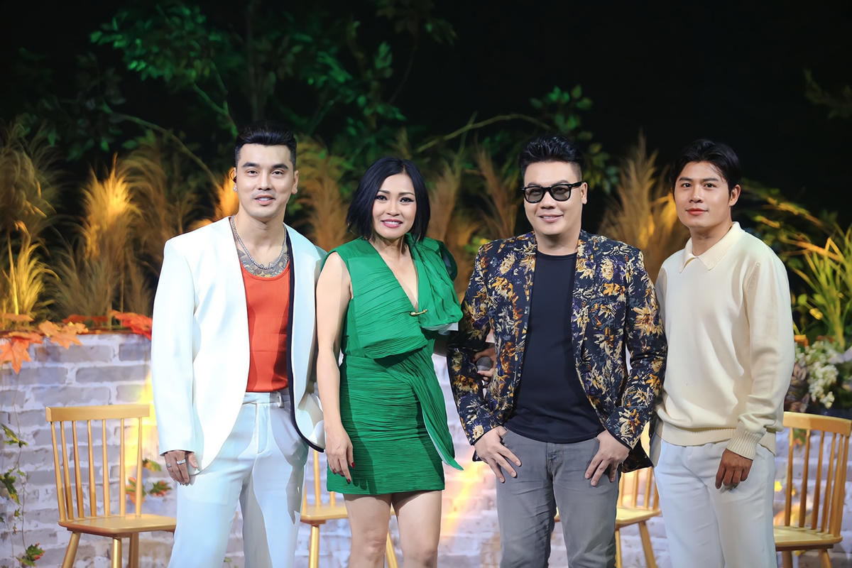 4 “nhà du hành thời gian” trong tập 1 là ca sĩ Phương Thanh, ca sĩ Ưng Hoàng Phúc, nhạc sĩ Nguyễn Văn Chung và nhạc sĩ Hamlet Trương. Ảnh: Bee Comm.