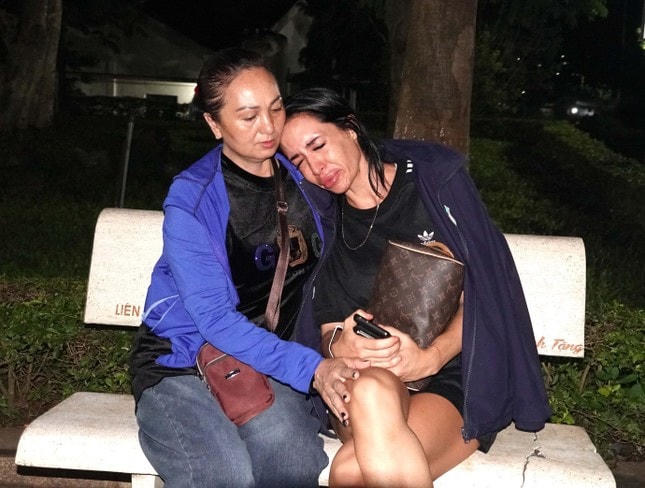 Vợ tiền đạo của CLB HAGL khóc ngất khi nhận hung tin.