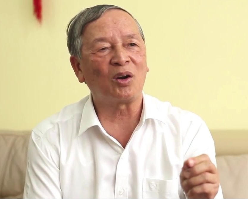 Cách nào kìm giá xăng?