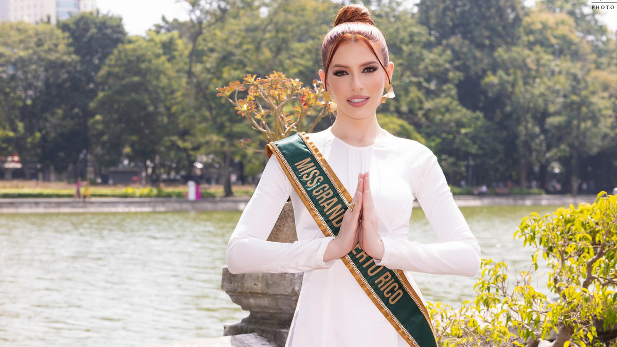 Ngay khi vừa đặt chân đến đây, dàn thí sinh của Miss Grand International thu hút sự quan tâm của người dân địa phương cùng du khách. Nhiều người vẫy tay chào, dành lời khen cho nhan sắc đại diện từ các quốc gia cũng như bày tỏ sự quan tâm về hành trình của Miss Grand International tại Việt Nam trong thời gian tới.