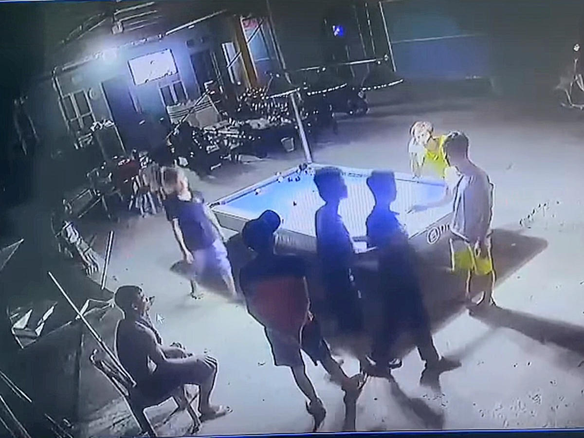 Phạm Bá Thân và Hà Văn Việt ẩu đả trong quán bi-a lúc nửa đêm.