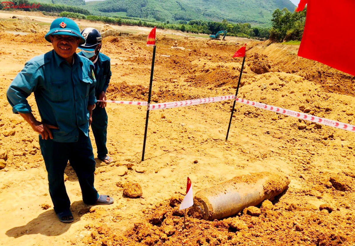 Chính quyền địa phương huy động lực lượng phong toả, bảo vệ hiện trường.