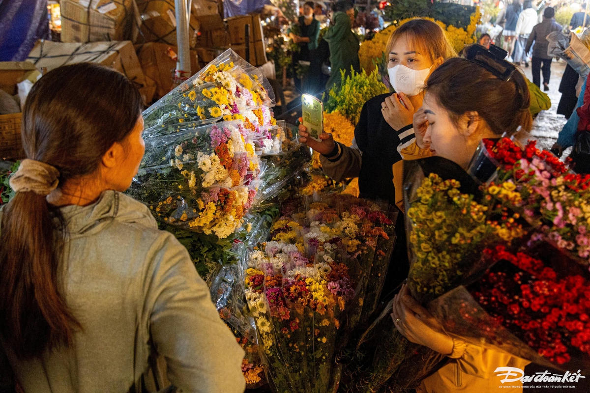 W_cho_hoa_tet-le-khanh60.jpg