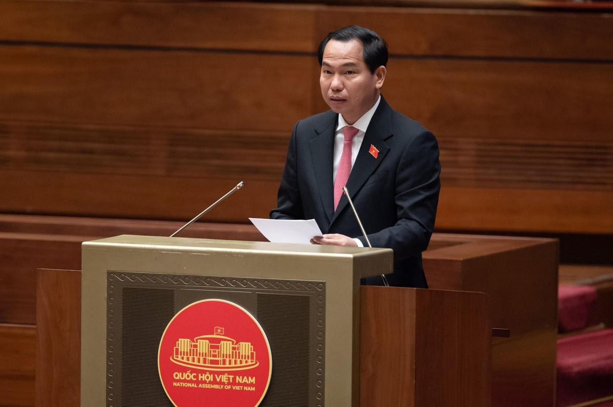 Chủ nhiệm Uỷ ban Tài chính ngân sách của Quốc hội Lê Quang Mạnh thẩm tra dự thảo nghị quyết. Ảnh: Quang Vinh.