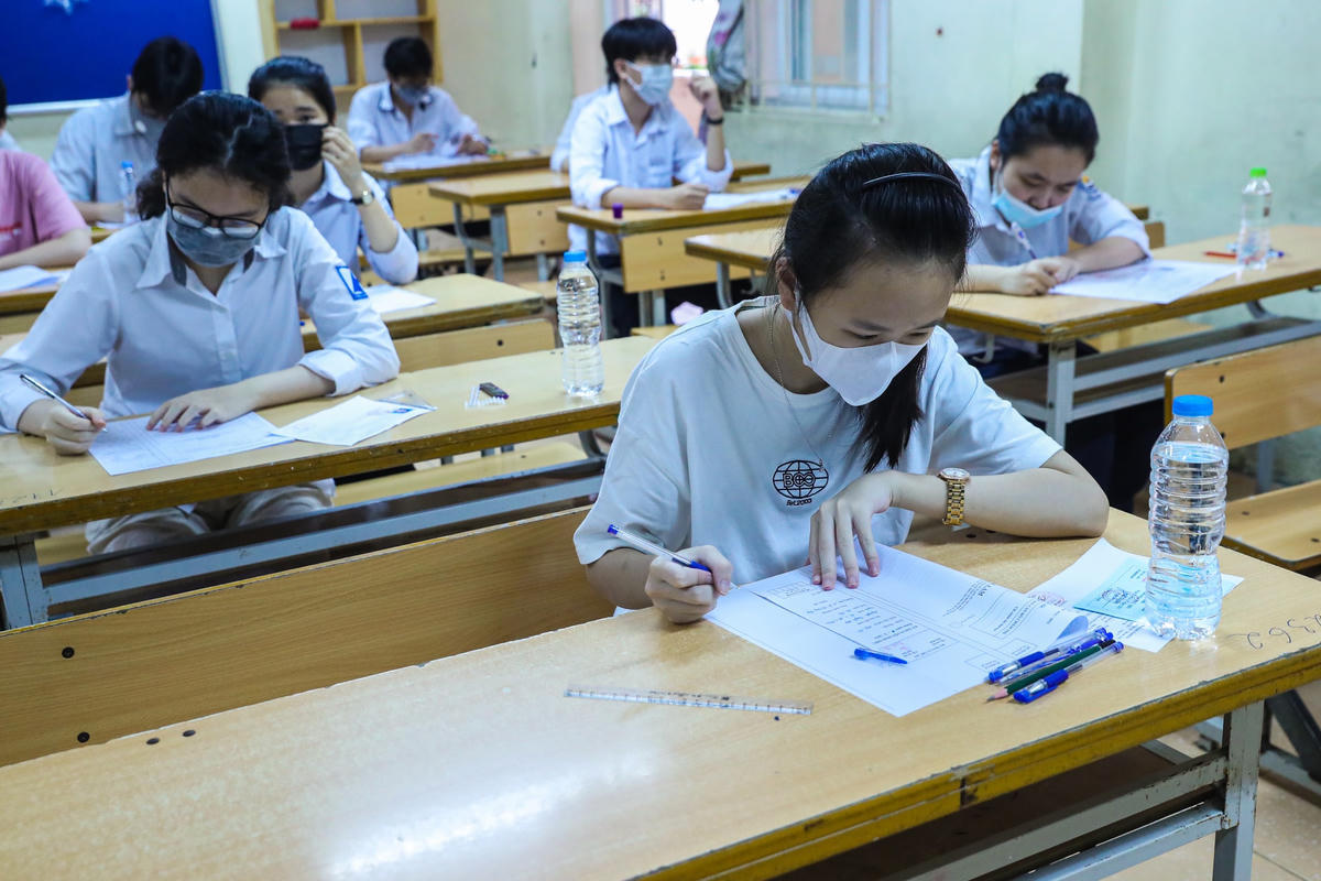 Thí sinh dự thi vào lớp 10 tại Hà Nội năm 2022. Ảnh: Quang Vinh.