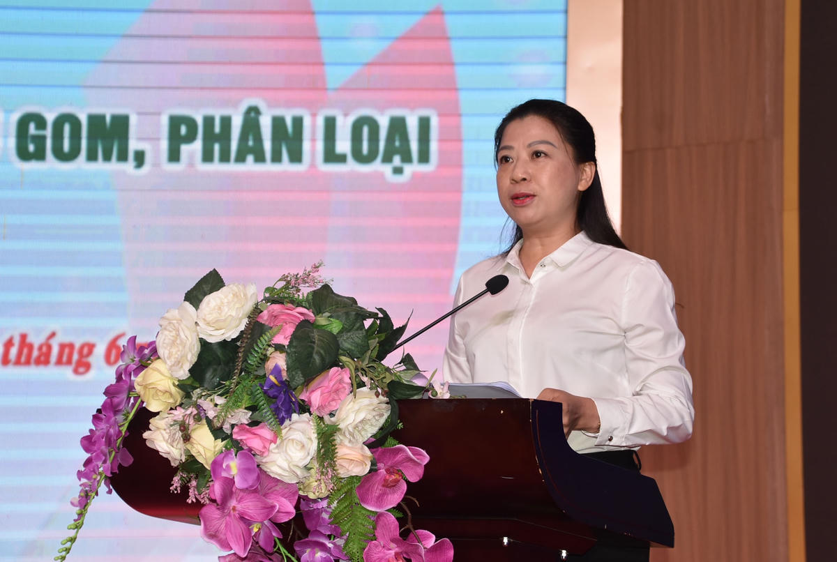 Bà Lê Thị Kim Dung, Phó Bí thư Thường trực Tỉnh ủy, Chủ tịch HĐND tỉnh Tuyên Quang phát biểu tại Hội thảo.