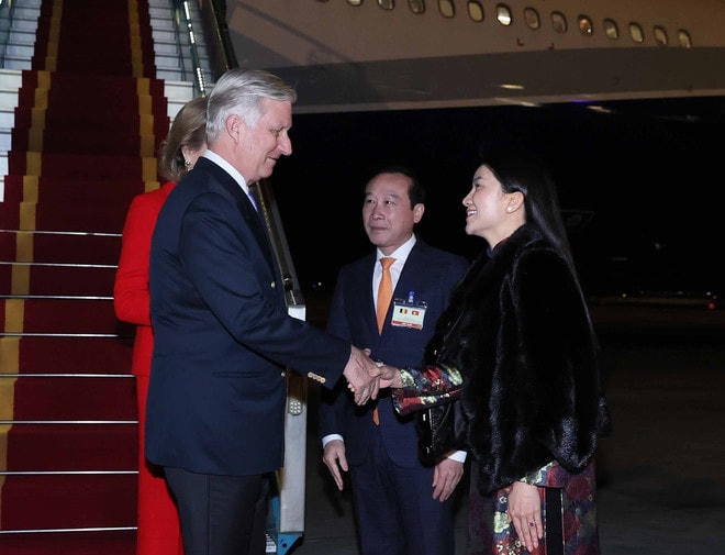 nha-vua-va-hoang-hau-bi-den-viet-nam-2.jpg