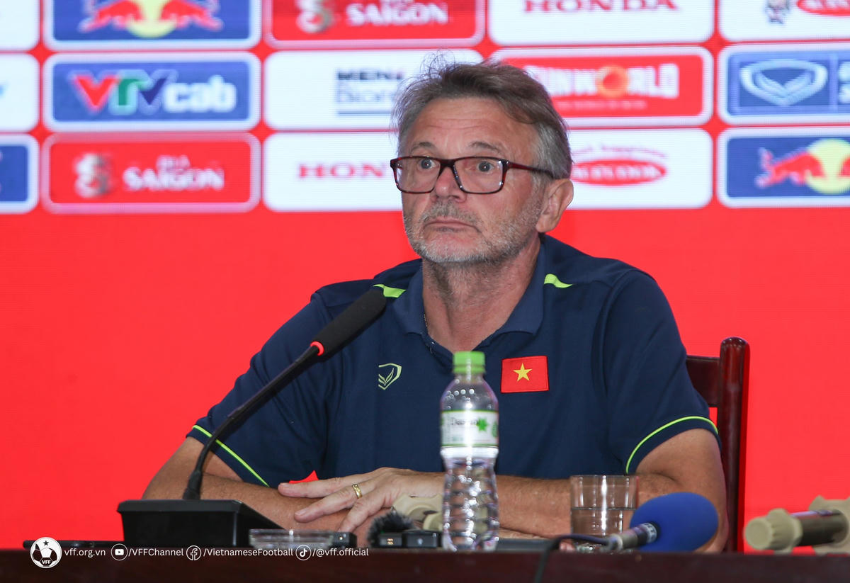 HLV Philippe Troussier. Ảnh: VFF.  