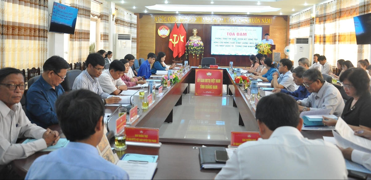 Quang cảnh buổi tọa đàm.