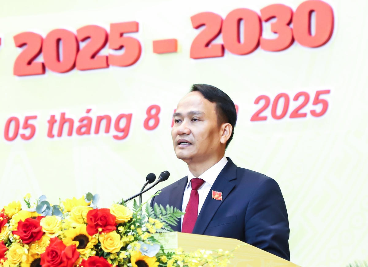 Phó Bí thư Thường trực Thành ủy, Bí thư Đảng ủy Các cơ quan Đảng thành phố Nguyễn Đình Vĩnh phát biểu khai mạc đại hội. Ảnh