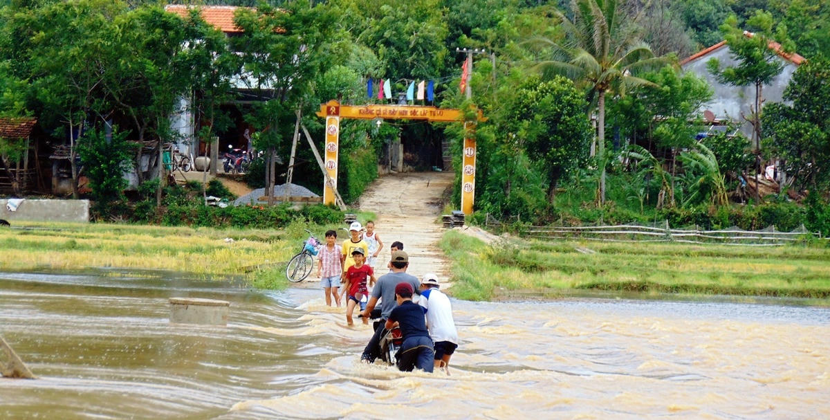 Học sinh, sinh viên vùng lũ ở Quảng Nam được nghỉ học. (Ảnh minh họa).