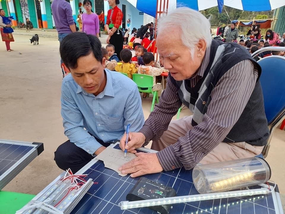 TS Nguyễn Văn Khải trong một chuyến công tác.