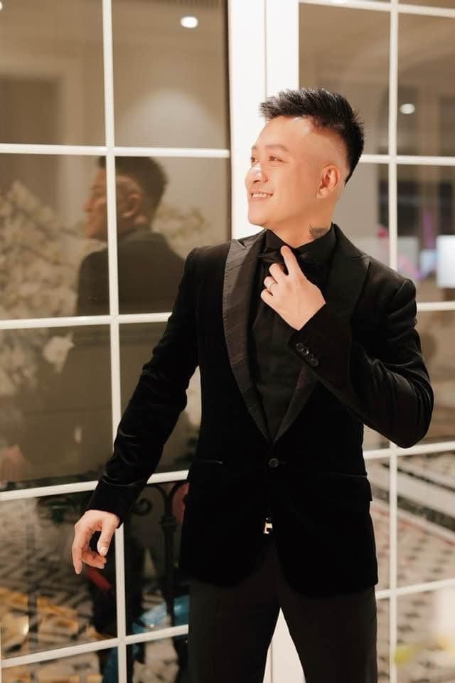 Sau nộp phạt, Tuấn Hưng được phép tổ chức liveshow "Góc ban công".