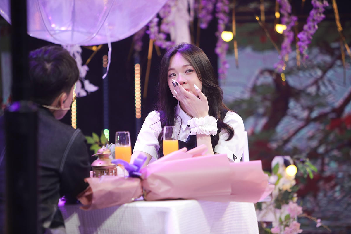 Rum thẳng thắn bày tỏ tình cảm với Hoàng Anh. Ảnh: Perfect Universe.