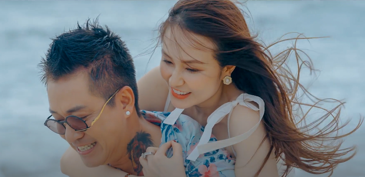 Vợ chồng ca sĩ Tuấn Hưng.
