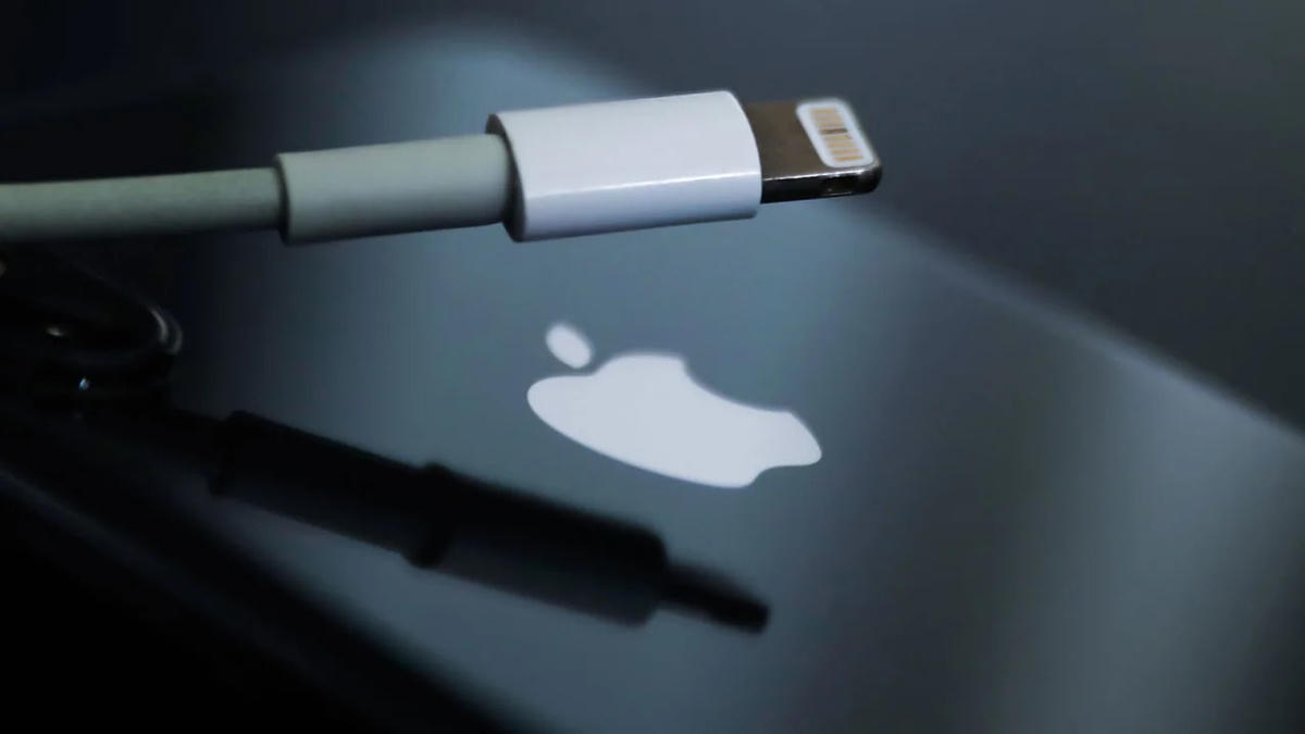 Cổng sạc Lightning của iPhone từ 2012, rất có thể sẽ bị thay thế từ iPhone 15 sắp tới. 