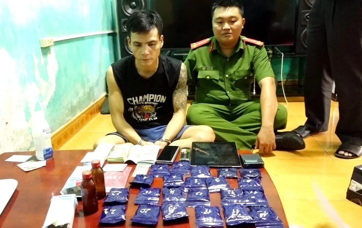 Đối tượng Cường cùng 5.518 viên ma tuý.