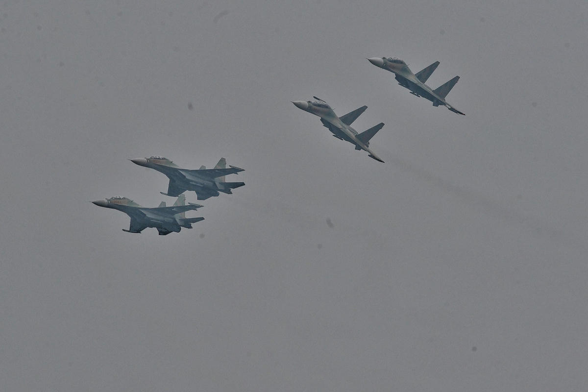 Mãn nhãn màn trình diễn Su-30MK2 trên bầu trời Hà Nội