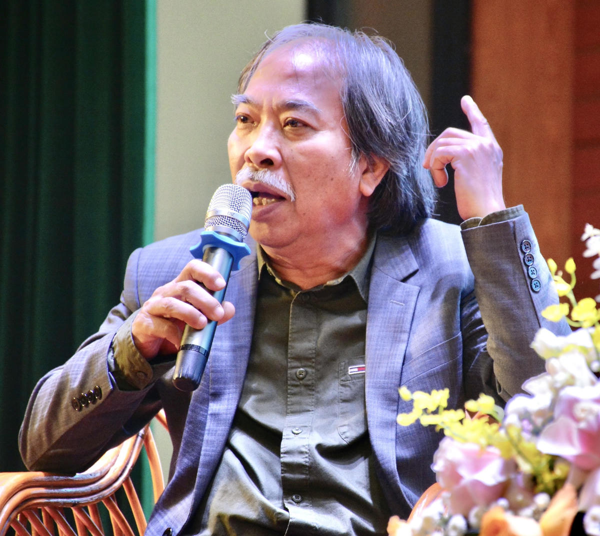 Nhà thơ Nguyễn Quang Thiều.