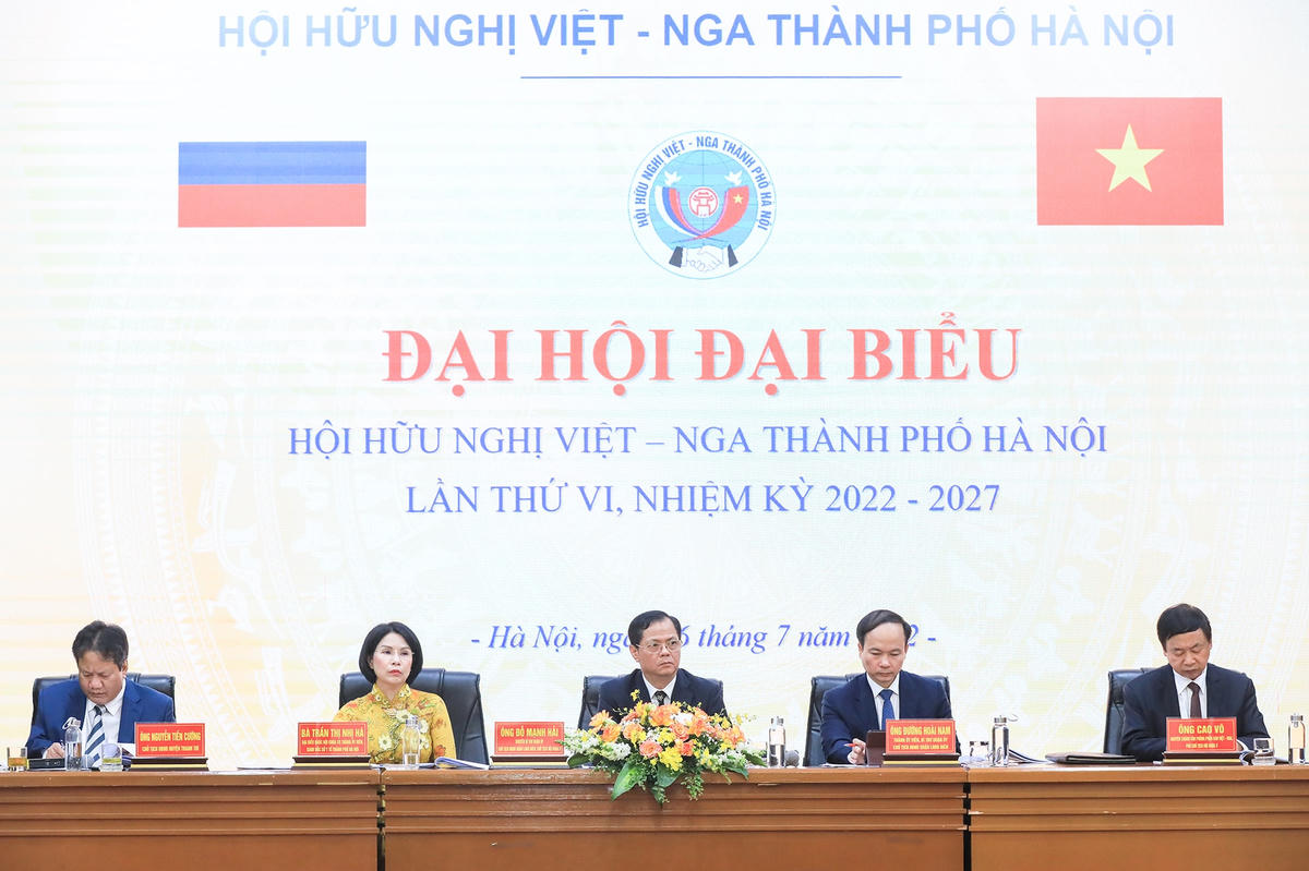 Đoàn Chủ tịch điều hành Đại hội.