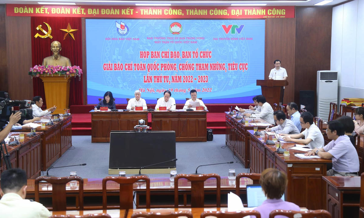Quang cảnh cuộc họp.