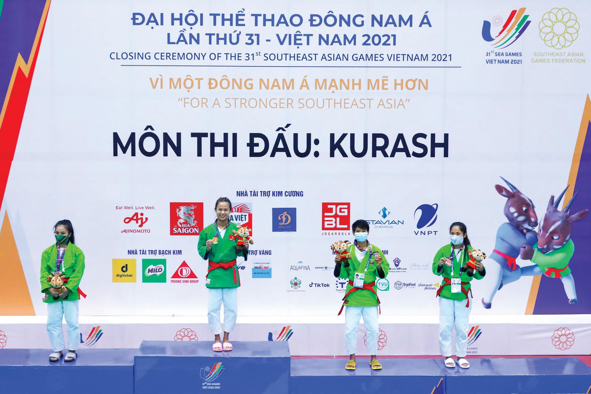 Vận động viên Tô Thị Trang giành tấm huy chương Vàng đầu tiên cho thể thao Việt Nam.  