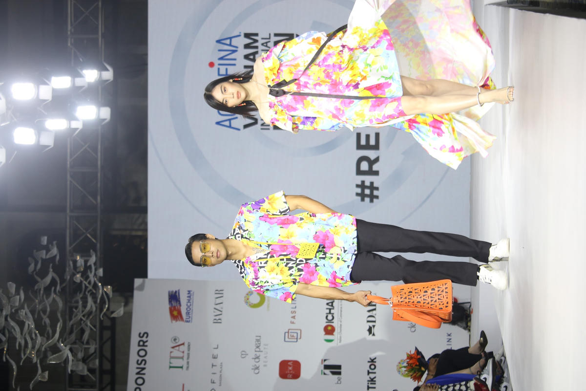 Với chủ đề #Refashion, một số BST đặc biệt sẽ được NTK tham gia Vietnam Fashion Week 2022 sử dụng chất liệu làm từ nhựa, sợi sen, bã cafe. 