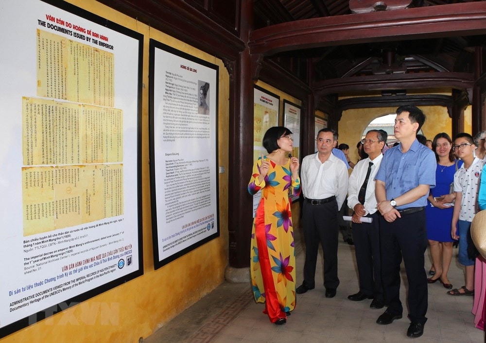 Triển lãm văn bản Nhà nước nhìn từ Châu bản triều Nguyễn. Nguồn: VietnamPlus.