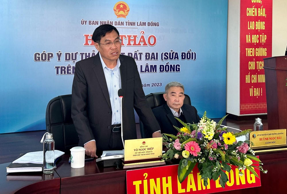 Ông Võ Ngọc Hiệp, Phó Chủ tịch UBND tỉnh Lâm Đồng, phát biểu tại hội thảo.