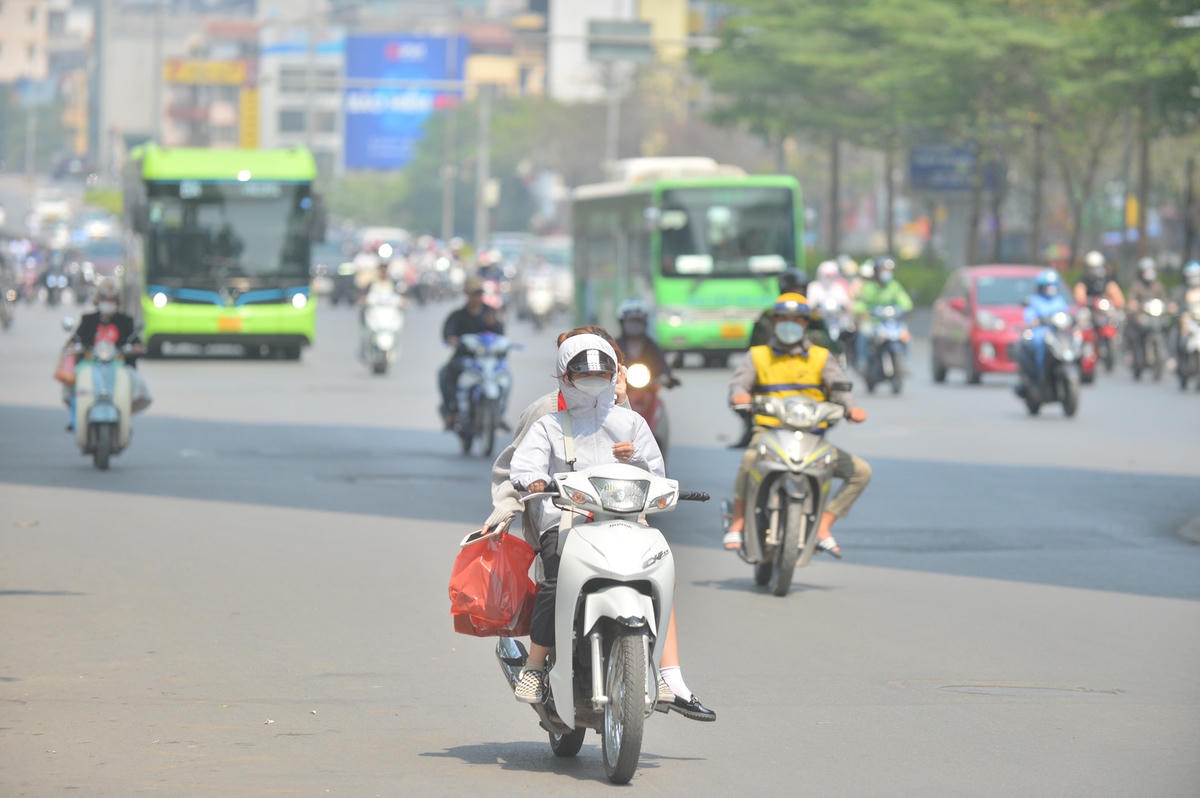 Theo ông Nguyễn Văn Hưởng, Trưởng phòng Dự báo Thời tiết, Trung tâm Dự báo Khí tượng Thuỷ văn Quốc gia, Bắc Bộ, Trung Bộ, Nam Bộ đều đang có nắng nóng trên diện rộng. Với các tỉnh Nam Bộ, nắng nóng trong giai đoạn này là bình thường theo quy luật trung bình nhiều năm.