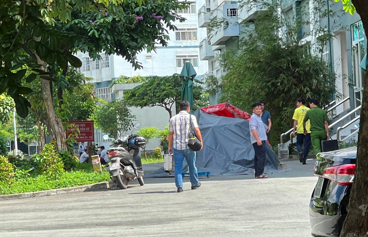 Tới trưa cùng ngày, công tác khám nghiệm hoàn tất. Thi thể nạn nhân được chuyển về nhà xác để khám nghiệm tử thi. Nguyên nhân vụ việc đang được công an điều tra làm rõ./.