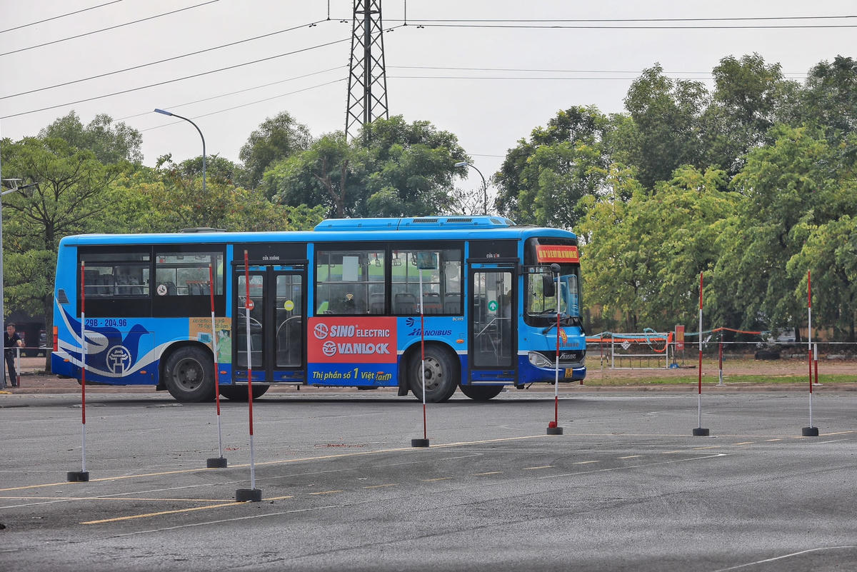 Tranh tài tại Hội thi năm nay là sự góp mặt của 45 lái xe buýt tiêu biểu đến từ 10 đơn vị. Các tuyển thủ tham dự hội thi năm nay đều phải trải qua các phần thi lý thuyết và thực hành.