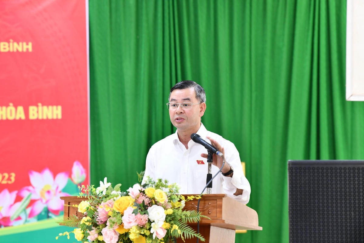 Tổng Kiểm toán Nhà nước Ngô Văn Tuấn phát biểu tại buổi tiếp xúc cử tri.