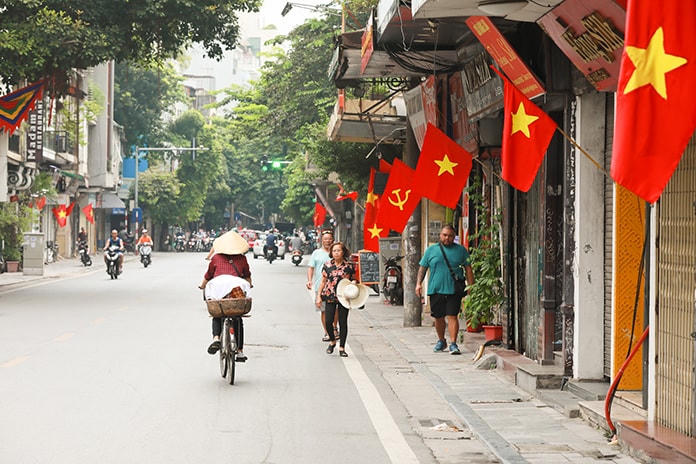 Hà Nội rực rỡ cờ hoa chào mừng Quốc khánh 2-9.Sắc Thu rực rỡ trên phố cổ Hà Nội.Cầu Long Biên trong sớm mùa Thu.Sắc màu trên phố Hàng MãĐường Phan Đình Phùng ngập tràn nắng Thu.